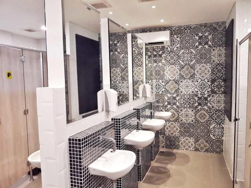 The Social House - Coliving & Hostel - Previously Known As Nomad Hostel Jakarta Luaran gambar
